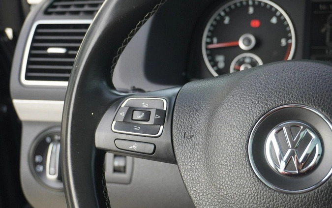 Volkswagen Touran cena 46999 przebieg: 200000, rok produkcji 2014 z Debrzno małe 562